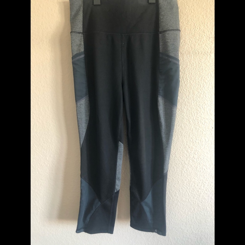 Black and Grey Mesh Half Length Sport Leggings